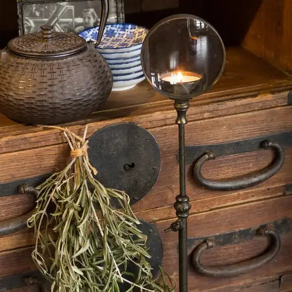Iron Candle Holder Magnifier
