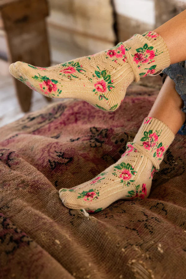 Magnolia Pearl Floral Lil' Dipper Socks Lusoria