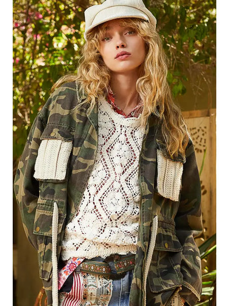 Long sleeve contrast camo twill collar jacket